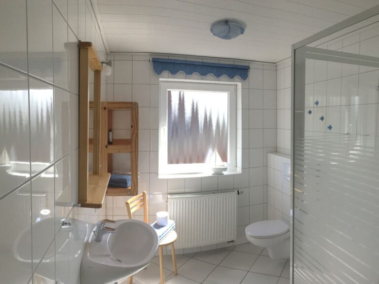 Badezimmer mit Dusche